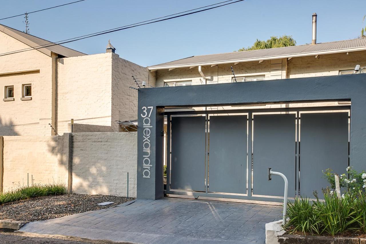 37 Alexandra Avenue, Self Catering Executive Apartment No Load Shedding And Water Outages ヨハネスブルグ エクステリア 写真